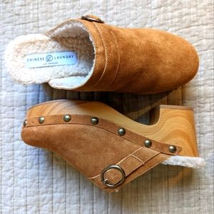 by Chinese Laundry - NEW/Never Worn, Carlie Split Sued Clogs